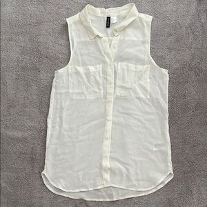 Divided Sleeveless White Button-up Blouse